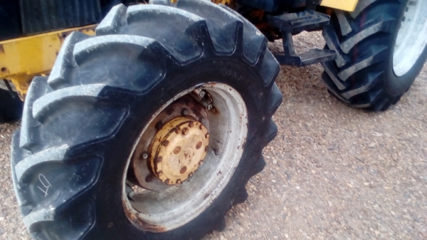 ขายรถไถFORDรุ่น7740คานหน้า NEWHOLLAND รถเก่านอกยังไม่เคยใช้งานในไทยเอกสารอินวอย