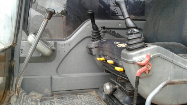 รถขุดสภาพดีใช้งานประจำยุครับรถบ้านแท้ไม่ใช้รถซ่อมขายลดสุดๆวันนี้1,100,000บาทครับ