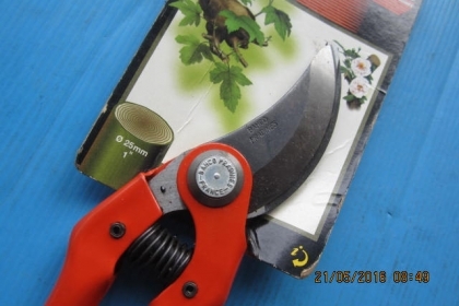 ขายกรรไกรตัดกิ่งไม้ BAHCO Made in FRANCE.มี2ขนาด ขายกรรไกรตัดกิ่งไม้ BAHCO Made in FRANCE.มี2ขนาด