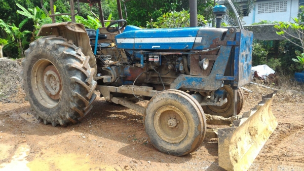 ขายรถไถ FORD 6600 อุปกรณ์5ชิ้น 1.ดันหน้า 2.ผาน7 CMT 3.ตัวจัดหญ้า 4.เจาะหลุม 5.ผา3 ราคา 390,000  มีบริการขนส่งทั่วไทย DC Tractor Rayong 0818618678,0899347475 https://www.facebook.com/DC-Tractor-Rayong-307154532717928/shop?ref=page_internal&amp;rid=30715453