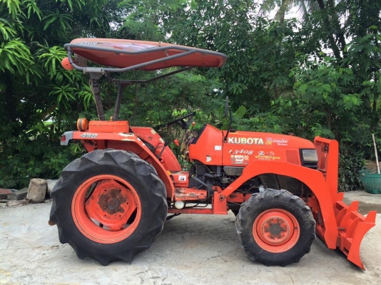 ขายรถไถคูโบต้า L3408 4WD2เพลา ราคา 165,000 บาท #งดต่อนะค่ะ รถสภาพพร้อมใช้งาน ทุกระบบสมบูรณ์ อุปกรณ์ใบมีดดันดินหน้าและโลเตอร์รีตราช้าง เล่มทะเบียนพร้อมโอน สนใจโทร 081-9136451 หรือ ขอดูรูปเพิ่มเติมทาง line:bow6451 ค่ะ จัดส่งฟรีทั่วประเทศค่ะ