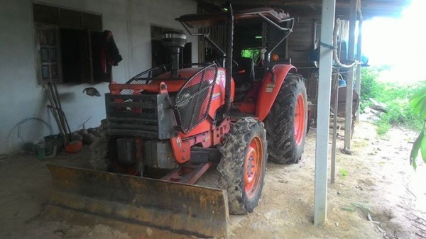 ขายรถไถคูโบต้า m7040 สภาพดีพร้อมใช้งานครับ