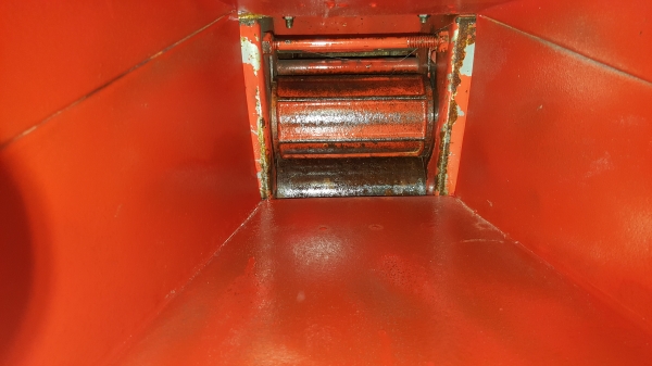 เครื่องย่อยกิ่งไม้ พร้อมใช้งาน ปรับสภาพแล้วพ่นตัวหยุดสนิมเหล็กทับพร้อมใช้งาน เครื่องย่อยกิ่งไม้ พร้อมใช้งาน ปรับสภาพแล้วพ่นตัวหยุดสนิมเหล็กทับพร้อมใช้งาน