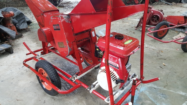 เครื่องย่อยกิ่งไม้ พร้อมใช้งาน ปรับสภาพแล้วพ่นตัวหยุดสนิมเหล็กทับพร้อมใช้งาน เครื่องย่อยกิ่งไม้ พร้อมใช้งาน ปรับสภาพแล้วพ่นตัวหยุดสนิมเหล็กทับพร้อมใช้งาน