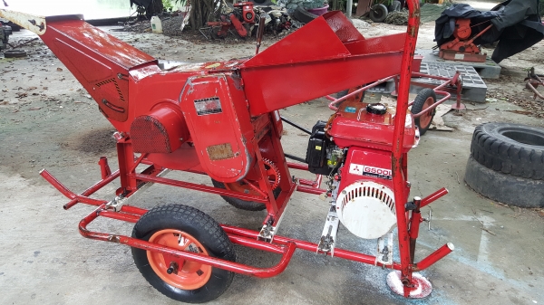 เครื่องย่อยกิ่งไม้ พร้อมใช้งาน ปรับสภาพแล้วพ่นตัวหยุดสนิมเหล็กทับพร้อมใช้งาน เครื่องย่อยกิ่งไม้ พร้อมใช้งาน ปรับสภาพแล้วพ่นตัวหยุดสนิมเหล็กทับพร้อมใช้งาน