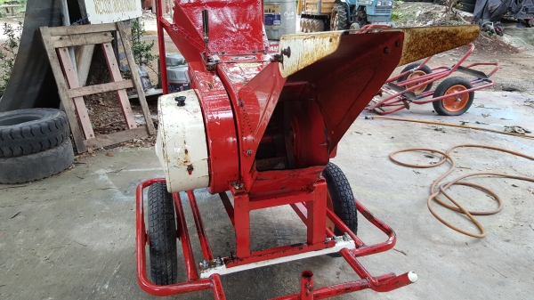 เครื่องย่อยกิ่งไม้ พร้อมใช้งาน ปรับสภาพแล้วพ่นตัวหยุดสนิมเหล็กทับพร้อมใช้งาน เครื่องย่อยกิ่งไม้ พร้อมใช้งาน ปรับสภาพแล้วพ่นตัวหยุดสนิมเหล็กทับพร้อมใช้งาน