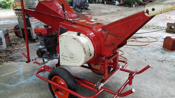 เครื่องย่อยกิ่งไม้ พร้อมใช้งาน ปรับสภาพแล้วพ่นตัวหยุดสนิมเหล็กทับพร้อมใช้งาน เครื่องย่อยกิ่งไม้ พร้อมใช้งาน ปรับสภาพแล้วพ่นตัวหยุดสนิมเหล็กทับพร้อมใช้งาน