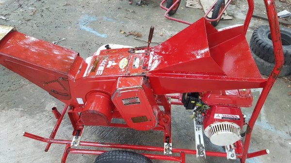 เครื่องย่อยกิ่งไม้ พร้อมใช้งาน ปรับสภาพแล้วพ่นตัวหยุดสนิมเหล็กทับพร้อมใช้งาน เครื่องย่อยกิ่งไม้ พร้อมใช้งาน ปรับสภาพแล้วพ่นตัวหยุดสนิมเหล็กทับพร้อมใช้งาน