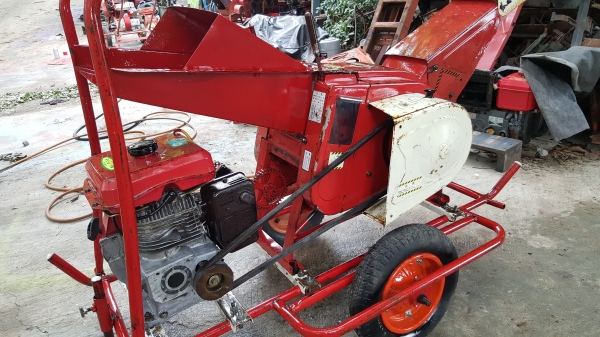 เครื่องย่อยกิ่งไม้ พร้อมใช้งาน ปรับสภาพแล้วพ่นตัวหยุดสนิมเหล็กทับพร้อมใช้งาน เครื่องย่อยกิ่งไม้ พร้อมใช้งาน ปรับสภาพแล้วพ่นตัวหยุดสนิมเหล็กทับพร้อมใช้งาน