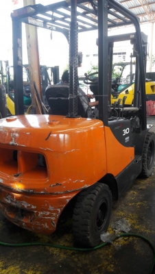 ขายรถยกโฟร์คลิฟท์ดีเซล 3ตัน ขายรถยกโฟร์คลิฟท์ดีเซล 3ตัน