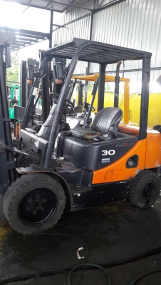 ขายรถยกโฟร์คลิฟท์ดีเซล 3ตัน ขายรถยกโฟร์คลิฟท์ดีเซล 3ตัน