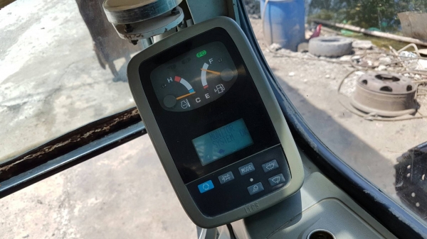 ขายด่วนรถแบคโฮKOBELCO-SK200SR-YB02-มาคซีชั่วโม่งทำงานน้อยรถนอกเพิ่งนำเข้ามายังไม่เคยใช้งานในเมืองไทยเลย