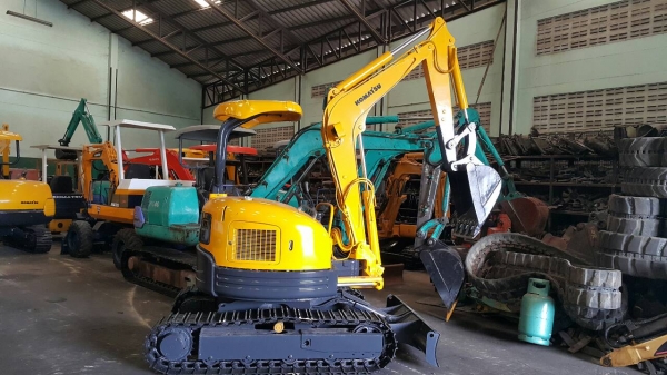 ขาย รถขุด KOMATSU รุ่น PC30FR มือสองญี่ปุ่น แทรกเหล็ก สลักแน่น ทำงานไว สวยพร้อมใช้งาน มือถือ/LINE ID : 0818753444