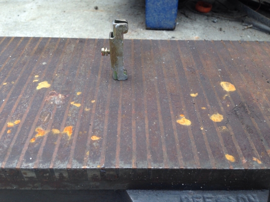 ขายแท่นแม่เหล็กดูดชิ้นงาน Guang dar made in Taiwan สภาพสวย ขนาดตามรูป มี 2 ตัวครับ ขายแท่นแม่เหล็กดูดชิ้นงาน Guang dar made in Taiwan สภาพสวย ขนาดตามรูป มี 2 ตัวครับ