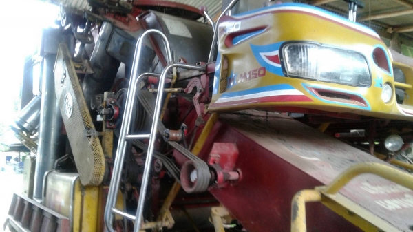 ขาย รถเกี่ยวข้าว เกษตรพัฒนา รุ่นจ้าวช้างไวไฟ อุ้ม 2.5 ตัน ช่วงล่าง 12 HT เครื่อง 6D17 195 แรงม้า ราคาคุยกันได้ครับ