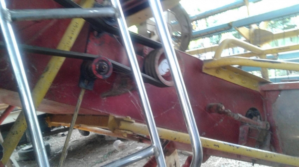 ขาย รถเกี่ยวข้าว เกษตรพัฒนา รุ่นจ้าวช้างไวไฟ อุ้ม 2.5 ตัน ช่วงล่าง 12 HT เครื่อง 6D17 195 แรงม้า ราคาคุยกันได้ครับ