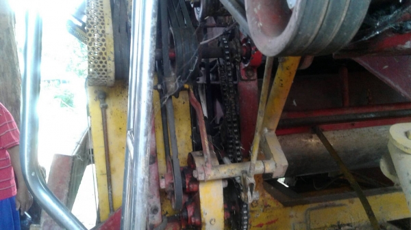 ขาย รถเกี่ยวข้าว เกษตรพัฒนา รุ่นจ้าวช้างไวไฟ อุ้ม 2.5 ตัน ช่วงล่าง 12 HT เครื่อง 6D17 195 แรงม้า ราคาคุยกันได้ครับ