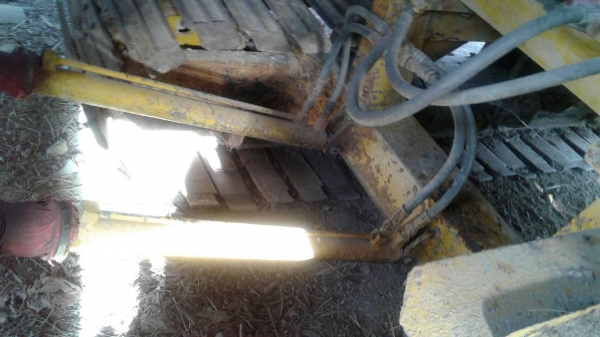 ขาย รถเกี่ยวข้าว เกษตรพัฒนา รุ่นจ้าวช้างไวไฟ อุ้ม 2.5 ตัน ช่วงล่าง 12 HT เครื่อง 6D17 195 แรงม้า ราคาคุยกันได้ครับ