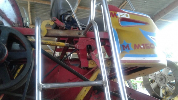 ขาย รถเกี่ยวข้าว เกษตรพัฒนา รุ่นจ้าวช้างไวไฟ อุ้ม 2.5 ตัน ช่วงล่าง 12 HT เครื่อง 6D17 195 แรงม้า ราคาคุยกันได้ครับ
