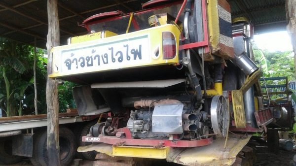 ขาย รถเกี่ยวข้าว เกษตรพัฒนา รุ่นจ้าวช้างไวไฟ อุ้ม 2.5 ตัน ช่วงล่าง 12 HT เครื่อง 6D17 195 แรงม้า ราคาคุยกันได้ครับ