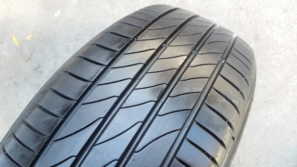 ขายยาง195/65/15 ปี 3714 MICHERLIN 3ST  4 เส้น