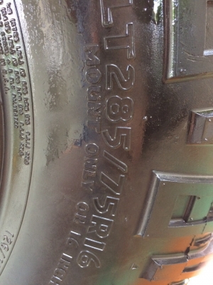 ยาง mud mickey thompson 285/75/16 ปี14