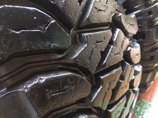 ยาง mud mickey thompson 285/75/16 ปี14