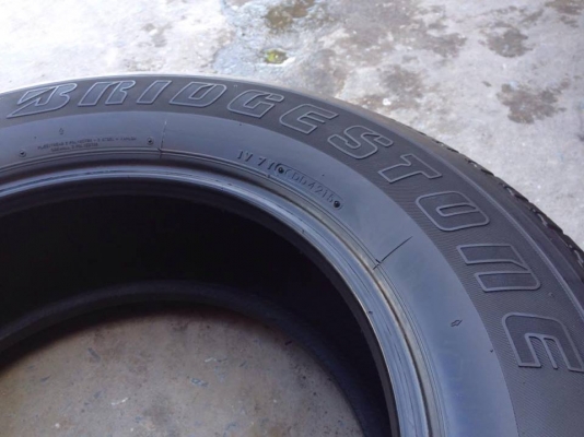 ยาง Bridgstone 265-65-17 ปี 15 ครบชุด 4 เส้น 8000  สภาพสวยๆไม่มีปะไม่บวมไม่กินข้างดอกยางเหลือเยอะเอาไปวิ่งกันใด้อีกยาวค่ะ