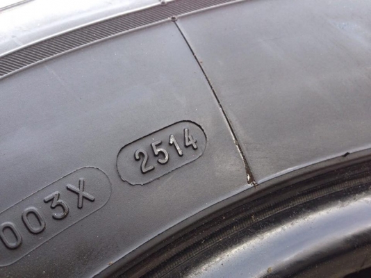 ยาง MICHELIN XCD 215 R 15 ปี 13 1เส้น ปี 14 1เส้น 2 เส้น 2800  สภาพสวยๆดอกยางนิ่มๆไม่มีปะไม่บวมเอาไปวิ่งกันยาวๆราคาเบาๆค่ะ