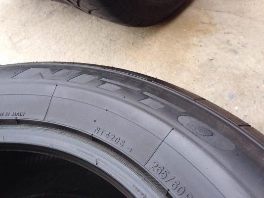 ยาง NITTO 265-60-18 made in japan ปี13 ครบชุด 4 เส้น 9999  สวยๆไม่บวมไม่กินข้างดอกยางเหลือเยอะเอาไปวิ่งกันใด้อีกยาวค่ะ