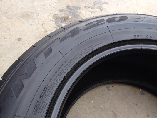 ยาง NITTO 265-60-18 made in japan ปี13 ครบชุด 4 เส้น 9999  สวยๆไม่บวมไม่กินข้างดอกยางเหลือเยอะเอาไปวิ่งกันใด้อีกยาวค่ะ