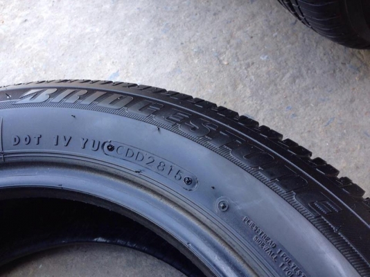 ยาง Bridgstone 175-65-15 ปี 15 ครบชุด 4 เส้น 3500 สภาพสวยๆไม่มีปะไม่บวมไม่กินข้างดอกยางเหลือเยอะเอาไปวิ่งกันใด้อีกยาวค่ะ ยาง Bridgstone 175-65-15 ปี 15 ครบชุด 4 เส้น 3500 สภาพสวยๆไม่มีปะไม่บวมไม่กินข้างดอกยางเหลือเยอะเอาไปวิ่งกันใด้อีกยาวค่ะ