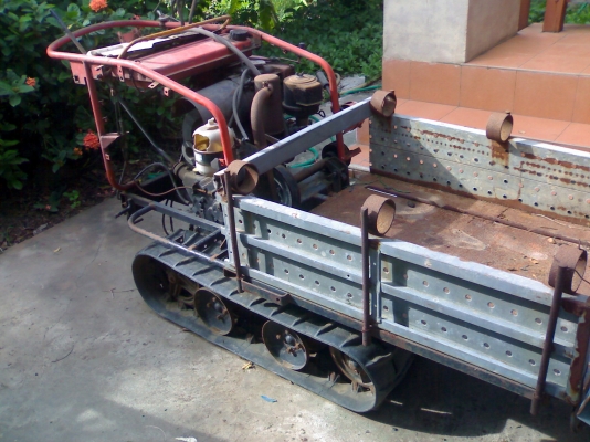 รถแทรกเตอร์ตีนตะขาบล้อยาง