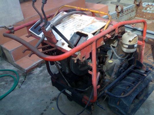 รถแทรกเตอร์ตีนตะขาบล้อยาง