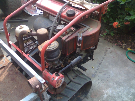 รถแทรกเตอร์ตีนตะขาบล้อยาง