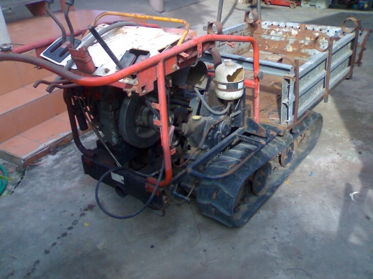 รถแทรกเตอร์ตีนตะขาบล้อยาง รถแทรกเตอร์ตีนตะขาบล้อยาง