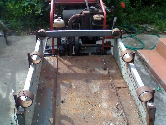 รถแทรกเตอร์ตีนตะขาบล้อยาง รถแทรกเตอร์ตีนตะขาบล้อยาง