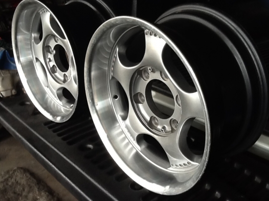 ขายแม็กขอบ 15 6รู กว้าง7.5 มี 1คู่