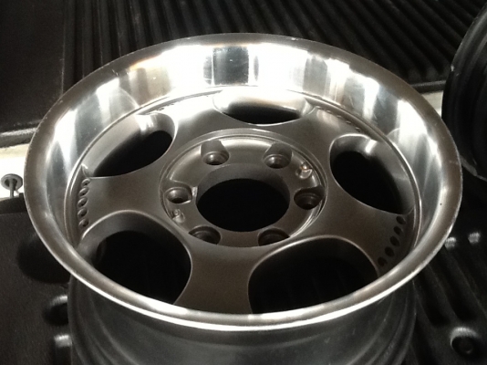 ขายแม็กขอบ 15 6รู กว้าง7.5 มี 1คู่