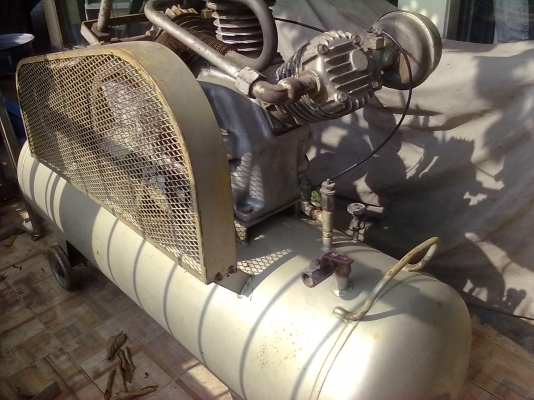 เครื่องปั๊มลมโตชิบา ของประเทศญี่ปุ่น ถัง 810 ลิตร 10 แรง เครื่องปั๊มลมโตชิบา ของประเทศญี่ปุ่น ถัง 810 ลิตร 10 แรง