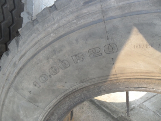 ยาง 10.00 - 20 สวยๆ 1 คู่ ยาง 10.00 - 20 สวยๆ 1 คู่