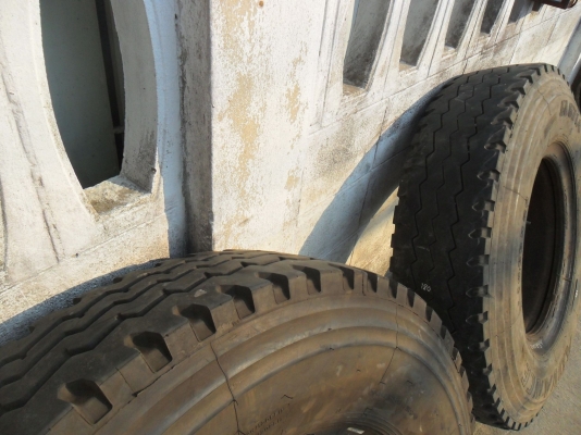 ยาง 10.00 - 20 สวยๆ 1 คู่