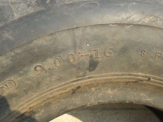 ยาง 9.00 - 16 มี 1 เส้น ยาง 9.00 - 16 มี 1 เส้น