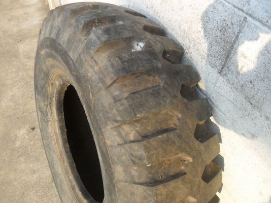 ยาง 9.00 - 16 มี 1 เส้น ยาง 9.00 - 16 มี 1 เส้น