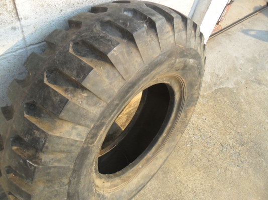 ยาง 9.00 - 16 มี 1 เส้น ยาง 9.00 - 16 มี 1 เส้น