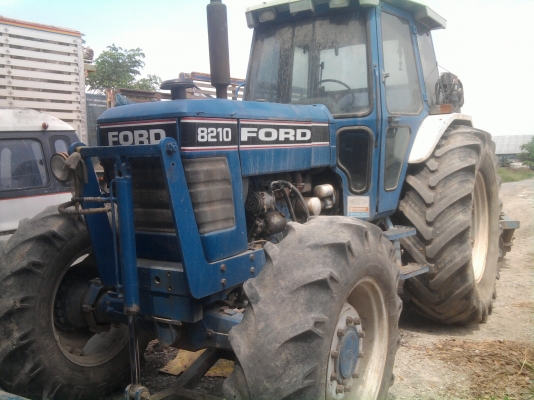 ขายรถไถ FORD8210 ด่วน