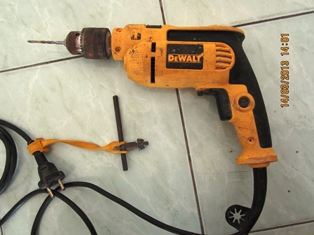 สว่านเจาะกระแทก Dewalt DWD024 สภาพใหม่ราคาถูก สว่านเจาะกระแทก Dewalt DWD024 สภาพใหม่ราคาถูก