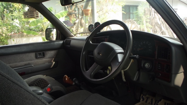 ขายอีกครั้งครับ Toyota Hilux Surf ปรับลดราคาแล้วครับ