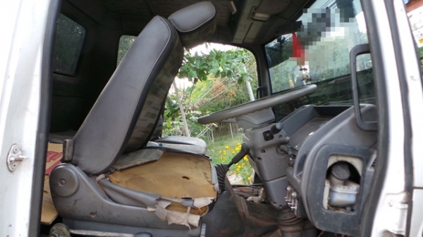 HINO 6 ล้อดั้ม ยาง9  รถบ้านพร้อมขายค่ะ เดิม 520,000 บาท  เหลือ 480,000 บาทค่ะ