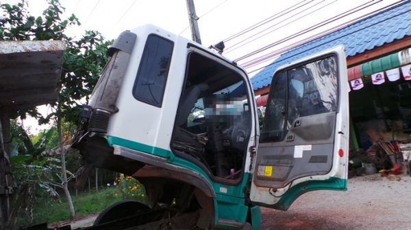 HINO 6 ล้อดั้ม ยาง9  รถบ้านพร้อมขายค่ะ เดิม 520,000 บาท  เหลือ 480,000 บาทค่ะ